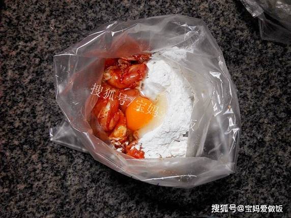 “火狐电竞”
脆皮炸鸡还是酱味炸鸡？小孩子才做选择 我两个都要！(图5)